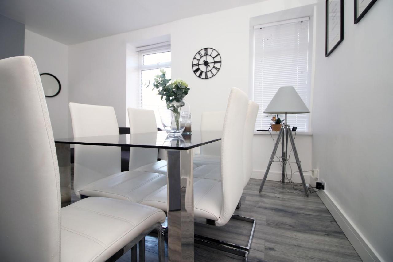 Executive Style 2 Bed Flat In Bridgend F2 Apartment Exterior photo