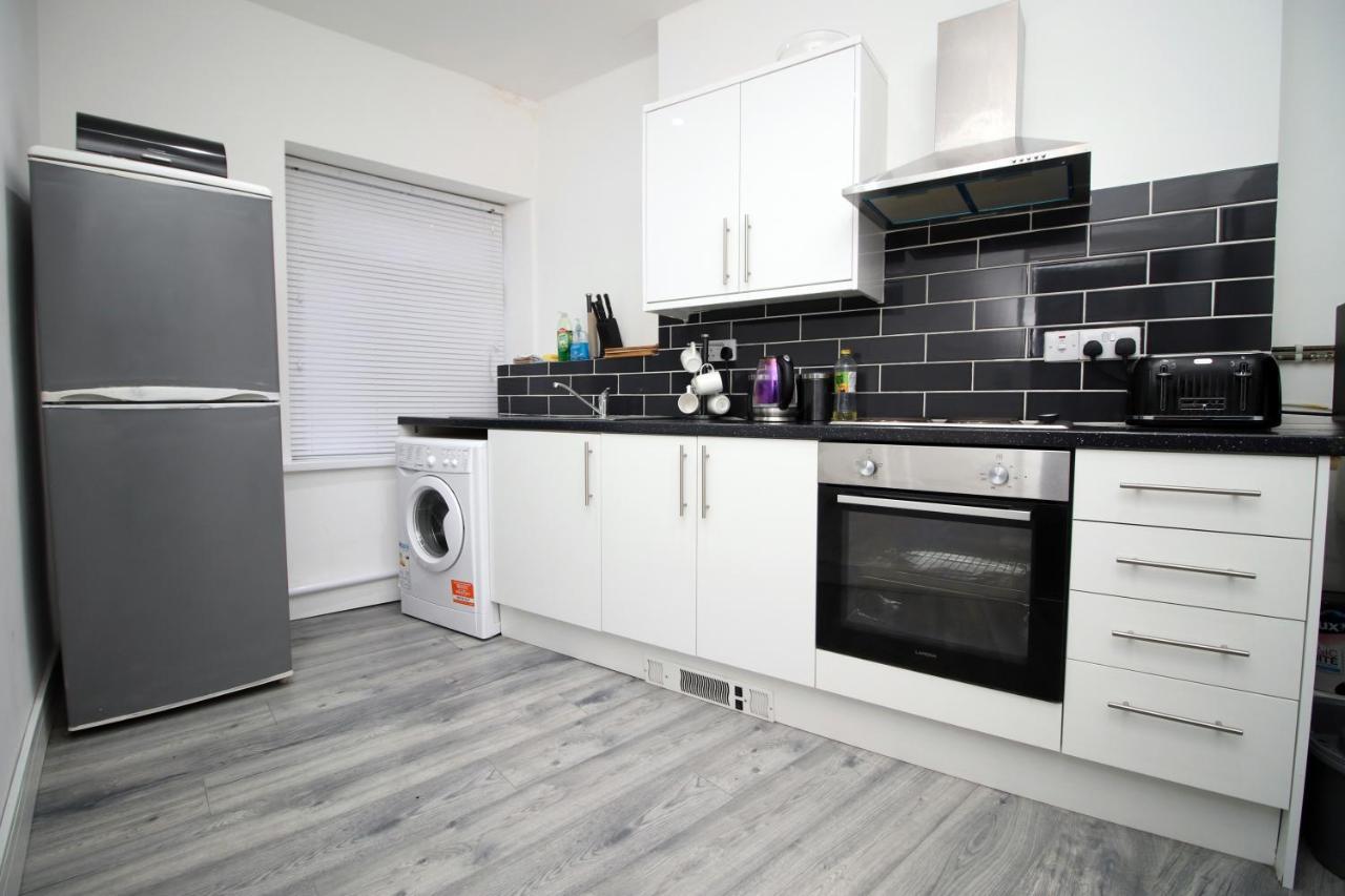 Executive Style 2 Bed Flat In Bridgend F2 Apartment Exterior photo
